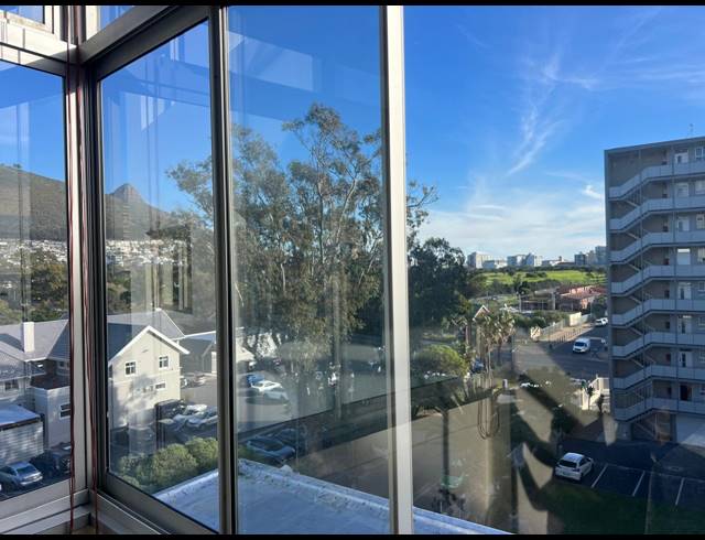 2 BEDROOM APARTMENT TO LET IN MOUILLE POINT